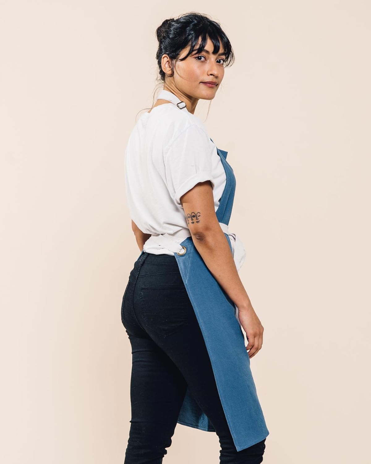 Caldo Linen Kitchen Apron for Cooking- Mens and Womens Linen Bib Apron for Professional Chef, Server, or Barista- Adjustable with Pockets (Vintage Blue)