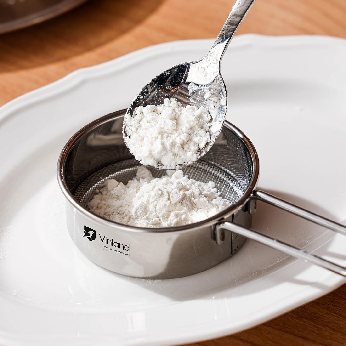 1/2 Flour Sifter, Sifter for Baking, Sifter for Enamels Fine Mesh Food-Grade Stainless Steel Vintage One-Hand Sifter Non-Rust Sifter used for Rapid Screening of Flour Apricot Flour Sugar Powder