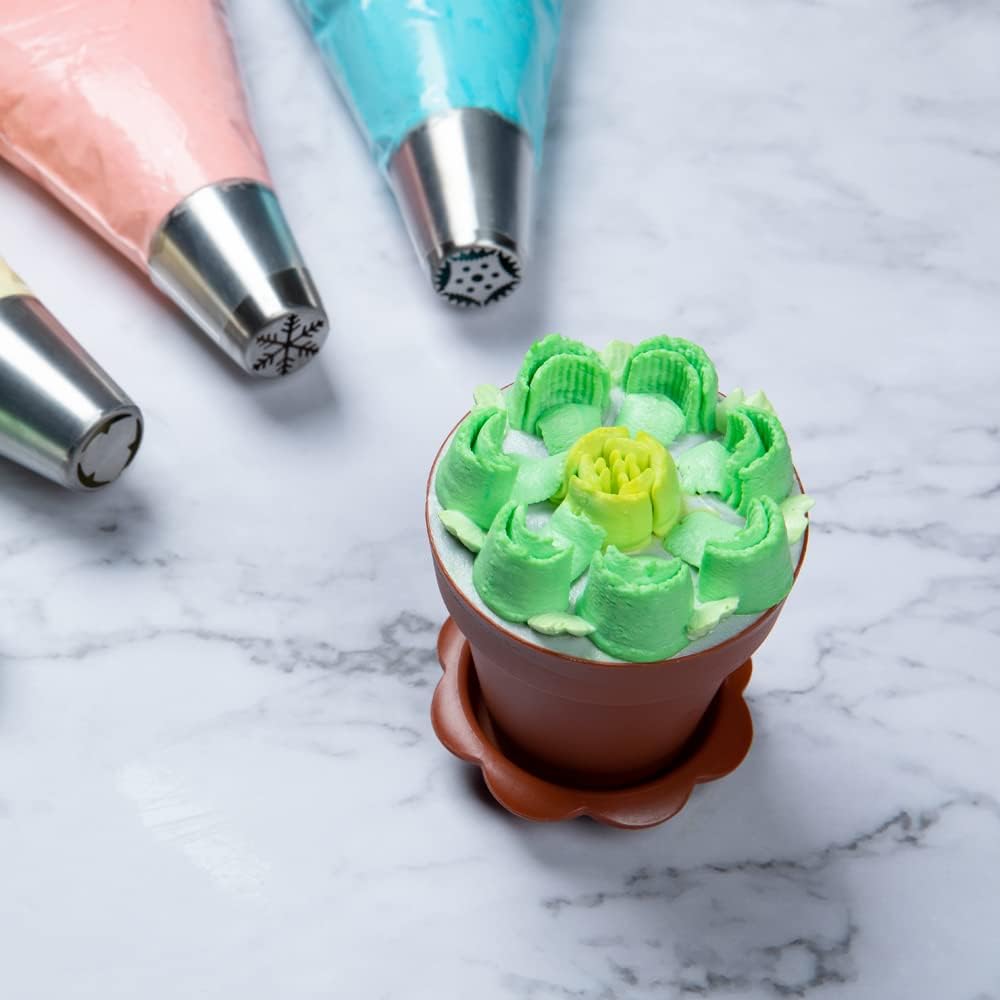 Restaurantware-Russian Piping Tip, 1 Petal Cake Decor Piping Tip - #35, Corrosion-Resistant, Stainless Steel Decorating Tip For Frosting, Dishwashable, Decorate Cupcakes, Cakes, or Cookies