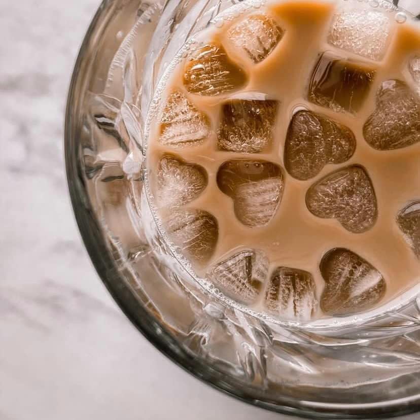 Moon Stars and Heart Ice Cube Tray Silicone Molds with Liquid Dropper，Easy Release Ice Trays with Lid, 24 Cavity Heart Mold for Ice Cubes, Gelatine, Chocolate, Baking and Candy