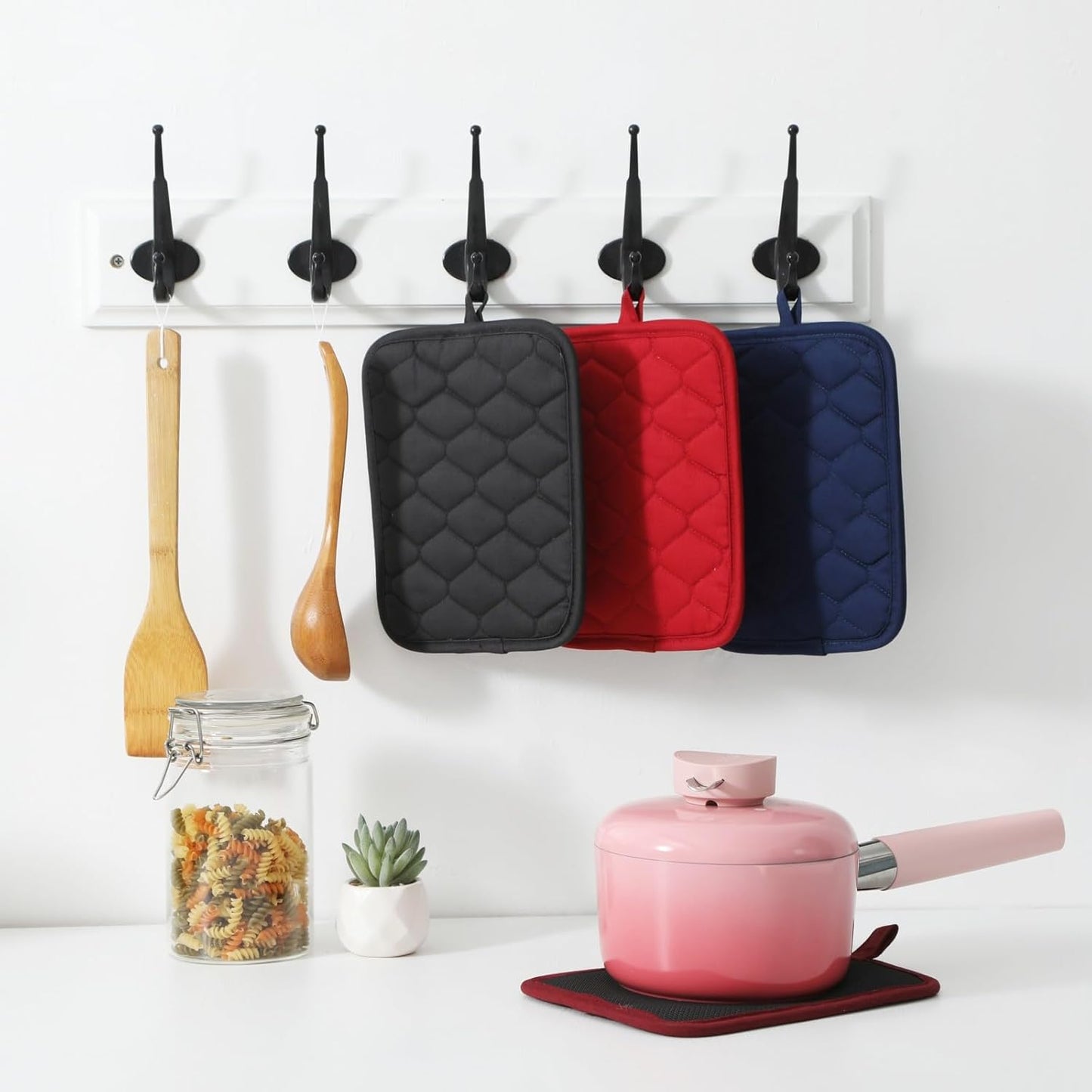 Glynniss Anti-Slip Grip Pot Holder for Kitchen, Cotton Oven Hot Pads Set with Neoprene for Heat Resistant 450F, 7x9 Inches Potholder Machine Washable 2PCS (Black, 2)