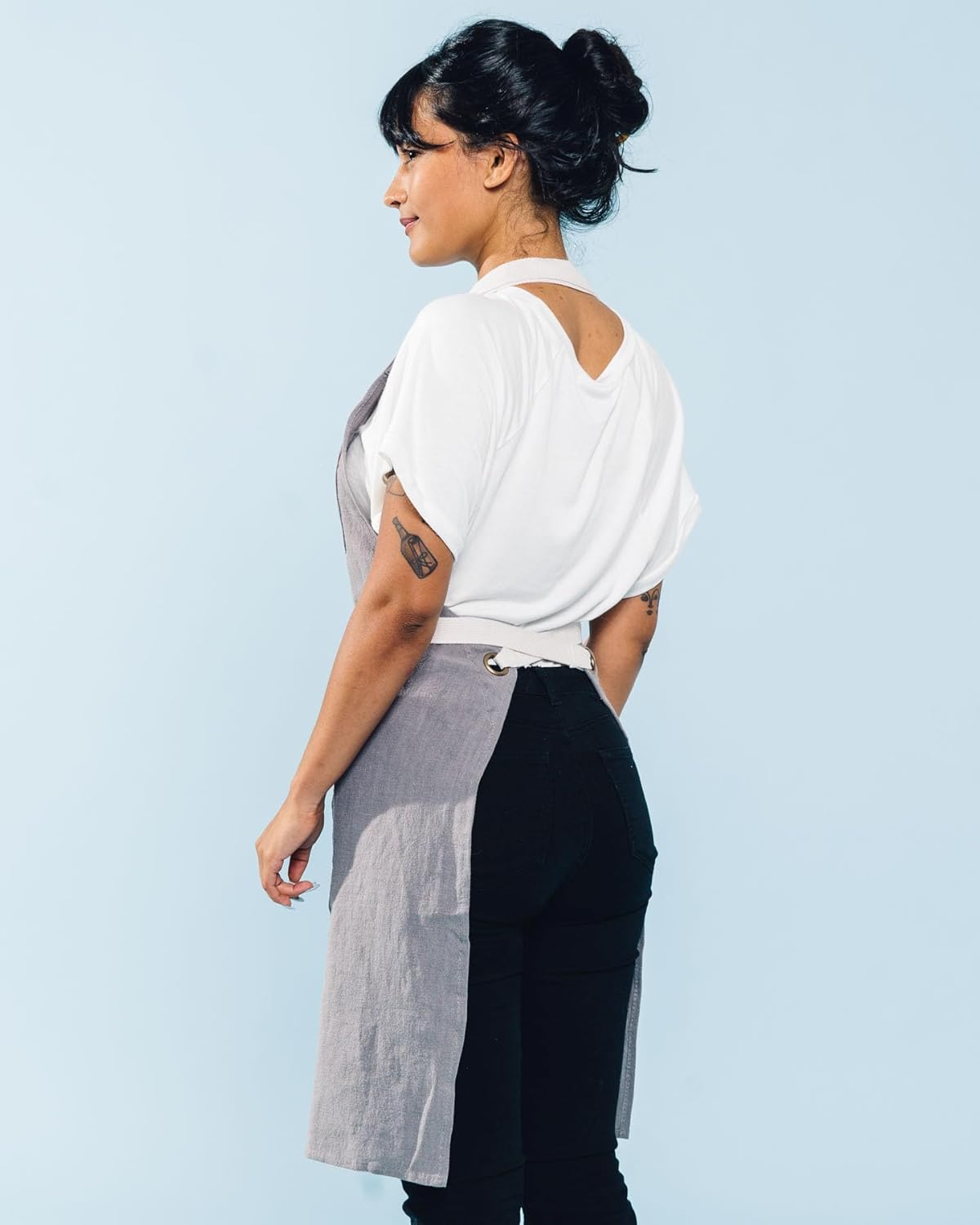 Caldo Linen Kitchen Apron for Cooking - Mens and Womens Linen Bib Apron for Professional Chef, Server, or Barista - Adjustable with Pockets (Grey)