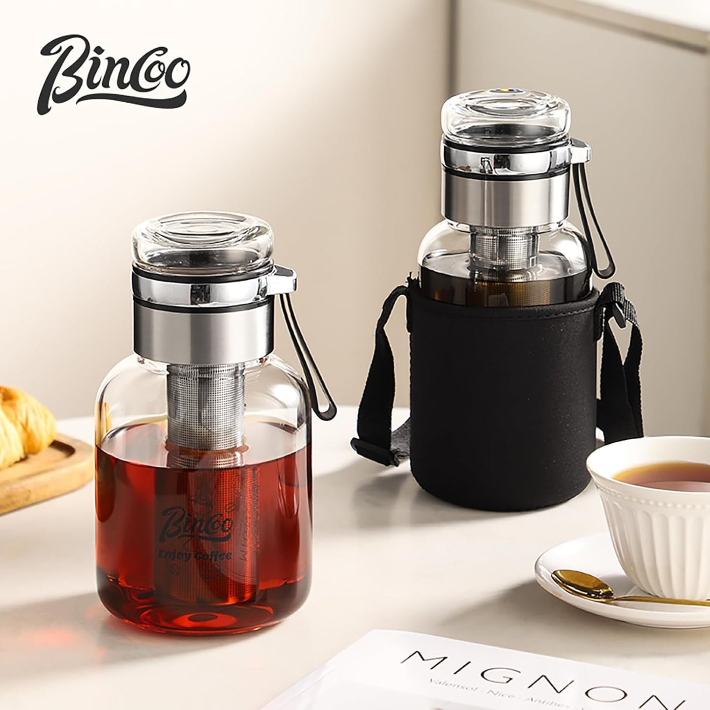 Glass Cold Brew Coffee Maker with Extended Fine Mesh Filter, Tea Infuser Bottle Iced Coffee Maker with Thick Borosilicate Glass (750ml/24oz)