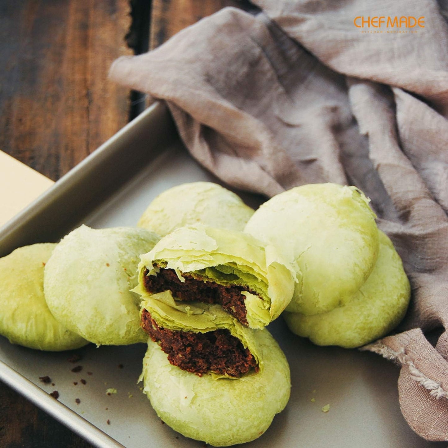 CHEFMADE 17-Inch Baking Sheet Pan, Non-Stick Carbon Steel Rimmed Cookie Sheet Pan for Oven Roasting Meat Bread Jelly Roll Battenberg Pizzas Pastries 12.8" x 17.7" x 1.1" (Champagne Gold)