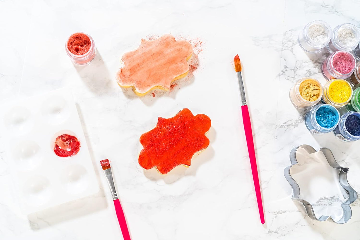 Bakerpan Pearl Luster Dust Edible, Intense White Edible Glitter for Cocktails, 4 Grams Edible Glitter for Cake Decorating, Cookies, Chocolates and Candies, Drinks (Made in USA)