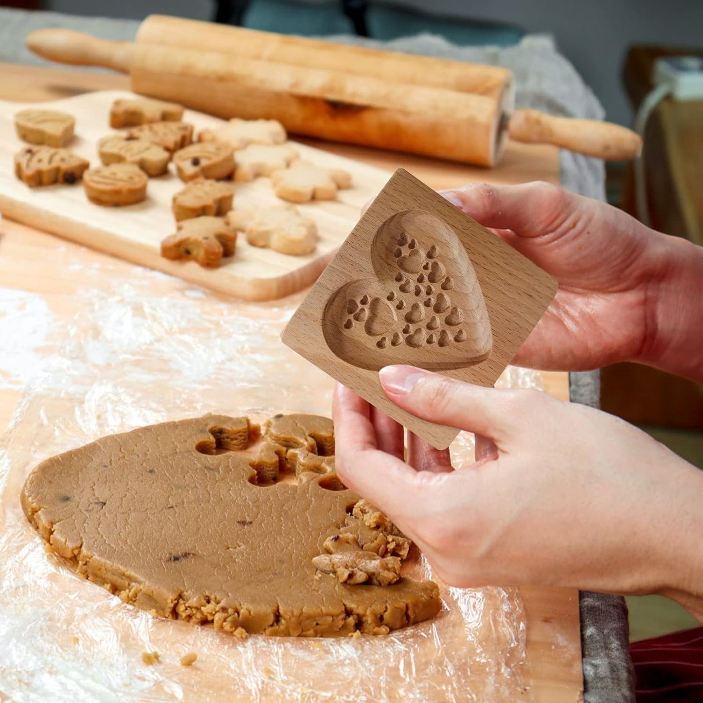 Wooden Cookie Biscuit Mold, 3D Baking Mold, Embossing Craft Decorating Baking Tool, Suitable for Halloween Thanksgiving Christmas Kitchen DIY (Love D 10 * 10 * 2)