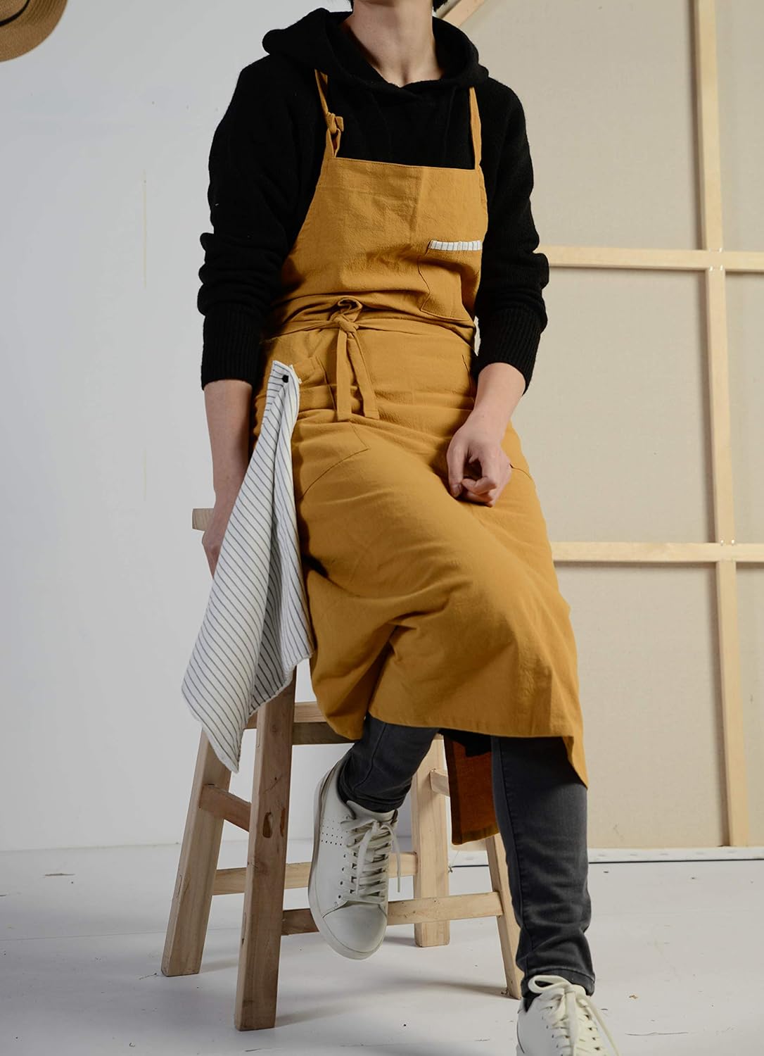 Adjustable Japan Nordic Style Soft Cotton Linen Apron with Four Pockets A Towel