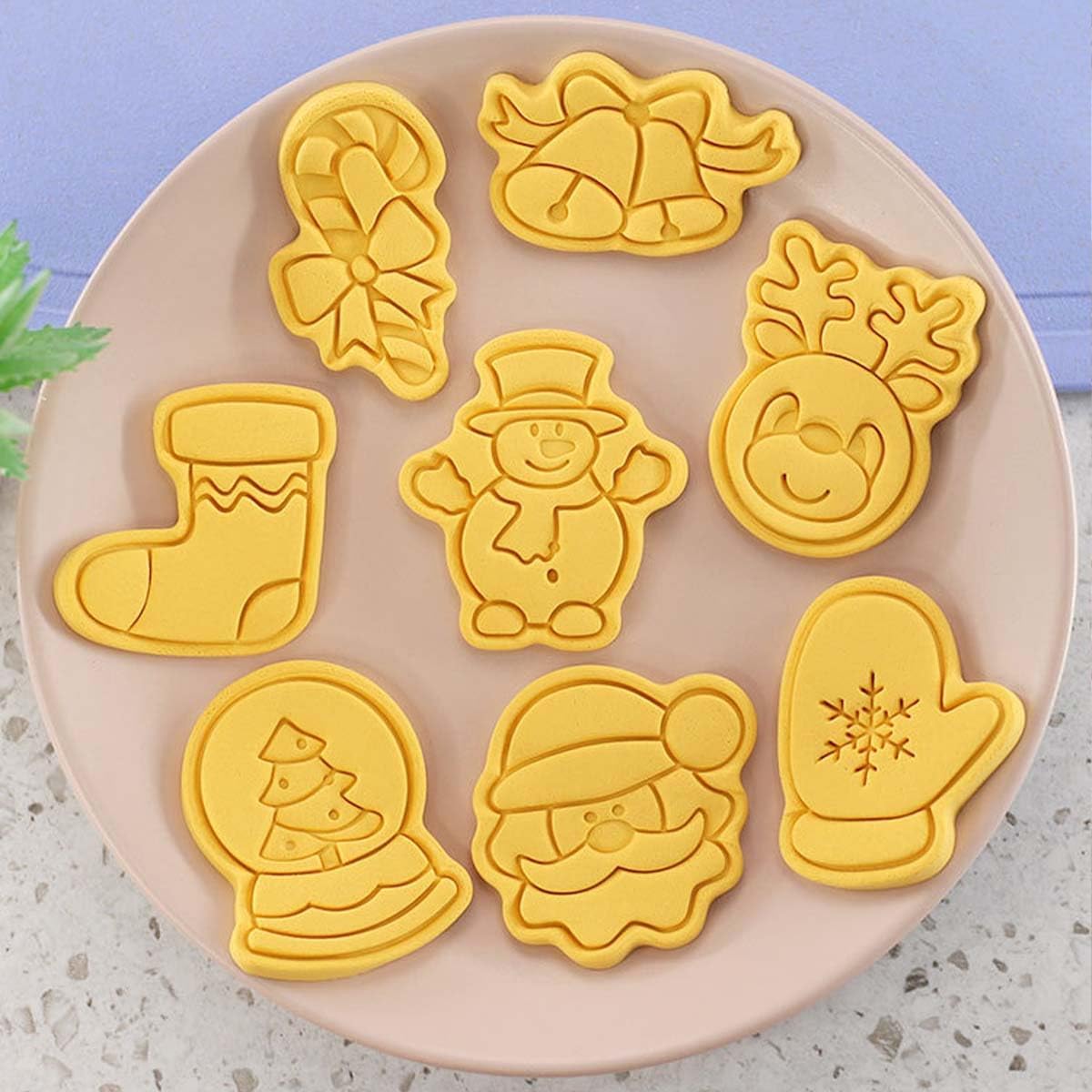 8 Piece Christmas Cookie Cutters, 3d Raised Design Gingerbread Cookie Stamps, Cookie Cutter Set suitable for Frosting Decoration, Mini Pie Molds, Apple Pie Pastry Biscuit Cutter (Christmas-D)