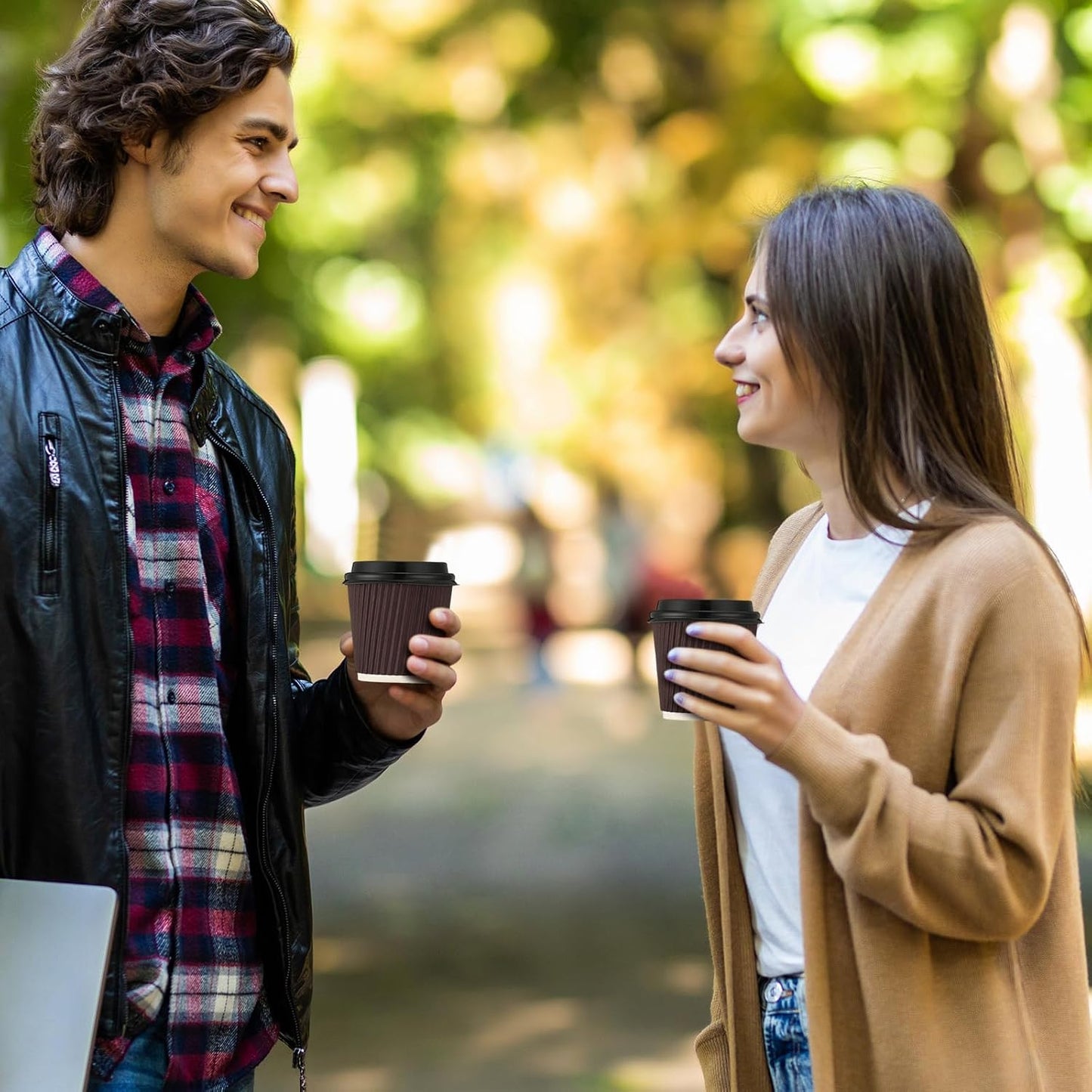 Uiifan 100 Set 4oz Disposable Espresso Cups with Lids Ripple Corrugated Paper Disposable Coffee Insulated Hot Ripple Cups for hot Chocolate, Tea, and Cocoa Drinks (Coffee Color)