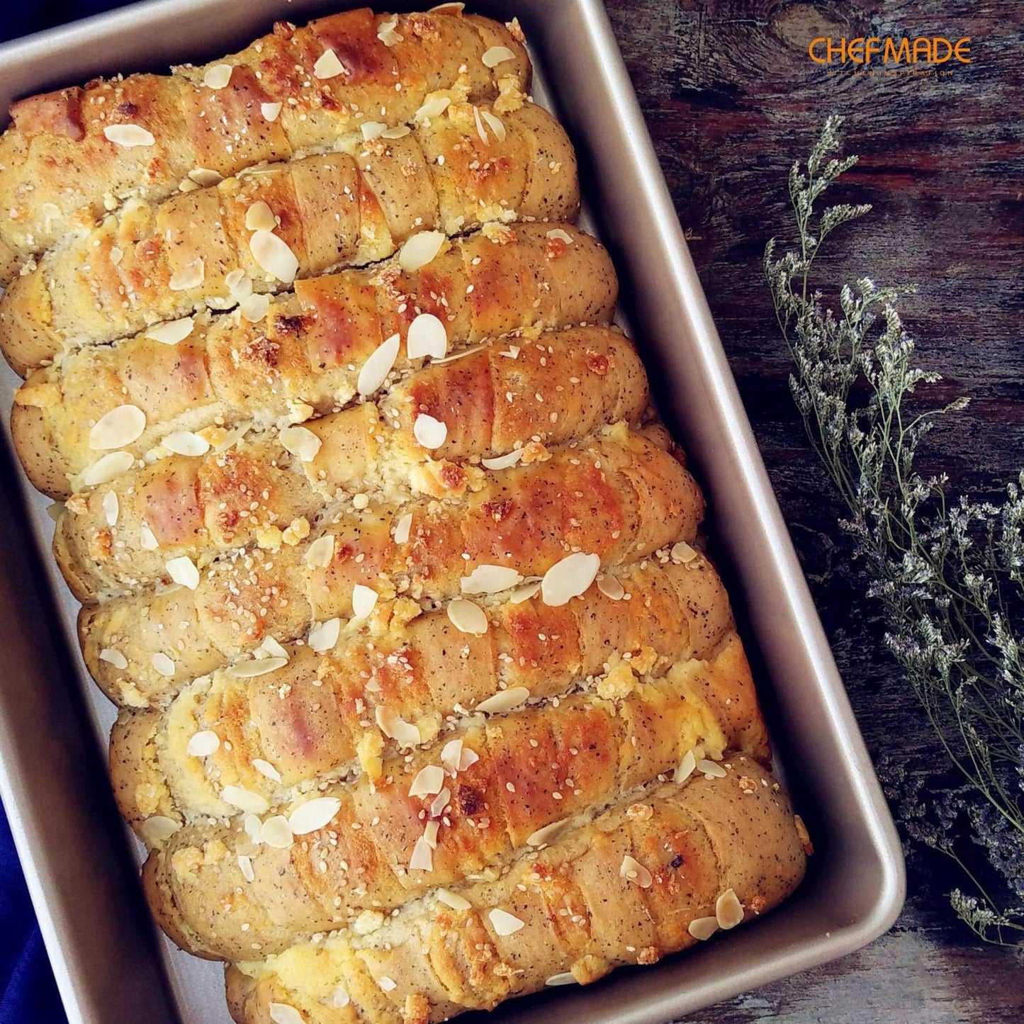 CHEFMADE 13-Inch Rectangle Cake Pan, Non-Stick Loaf Pan Deep Dish Bakeware for Oven Roasting Meat Bread Jelly Roll Battenberg Pizzas Pastries 9.7" x 13.6" X 2.4"(Champagne Gold)