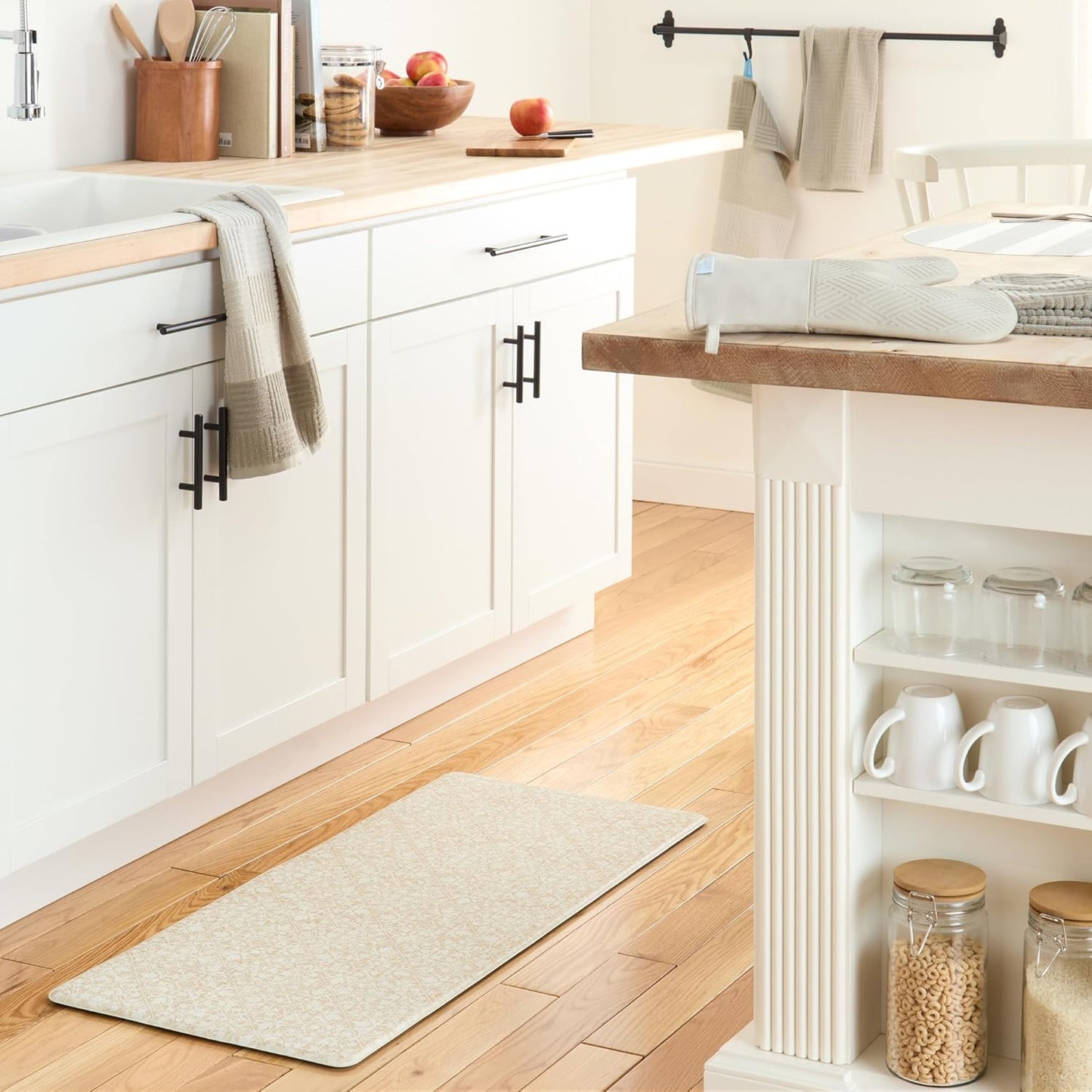 TOWN & COUNTRY BASICS Basketweave Soft Silicone Pot Holder 2-Pack Set, Heat Resistant up to 500F, Flexible Silicone, Non-Slip Grip, Beige, 7.5"x10"