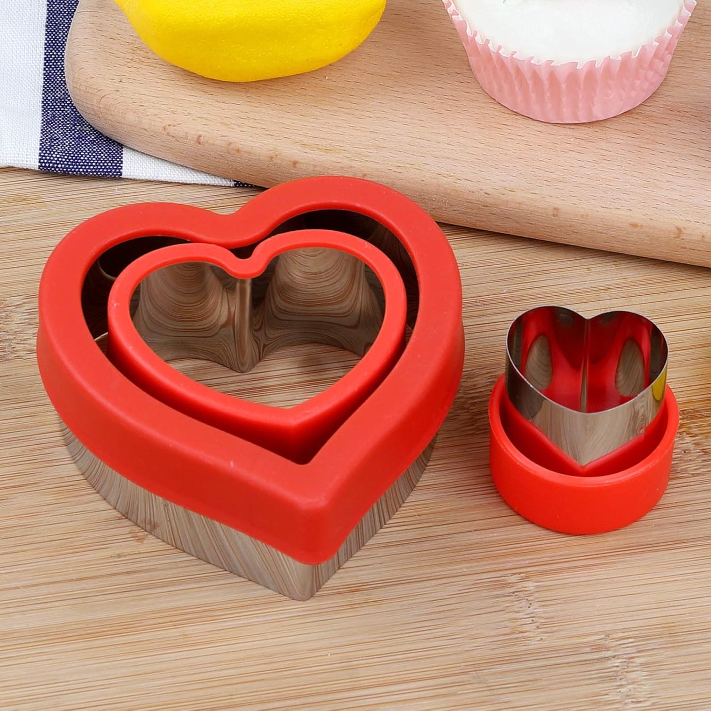 Love Heart Shape Cookie Cutters, Baking Vegetable Shape Cutters, Mini & Medium & Large Shaped Cutters,The Valentine’s Day Cutters with Red Color Biscuit Molds Fondant Cake