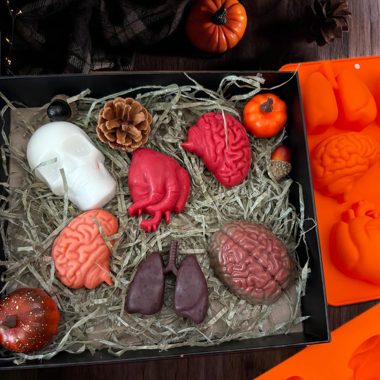 Brain and Heart Cake Mold, 2 Pack Halloween Silicone Molds Human Organ Jello Mold Heart lung Brain Shape Gelatin Chocolate Molds for Halloween Party Baking Mini Cakes Cupcake Muffin Soap Pudding