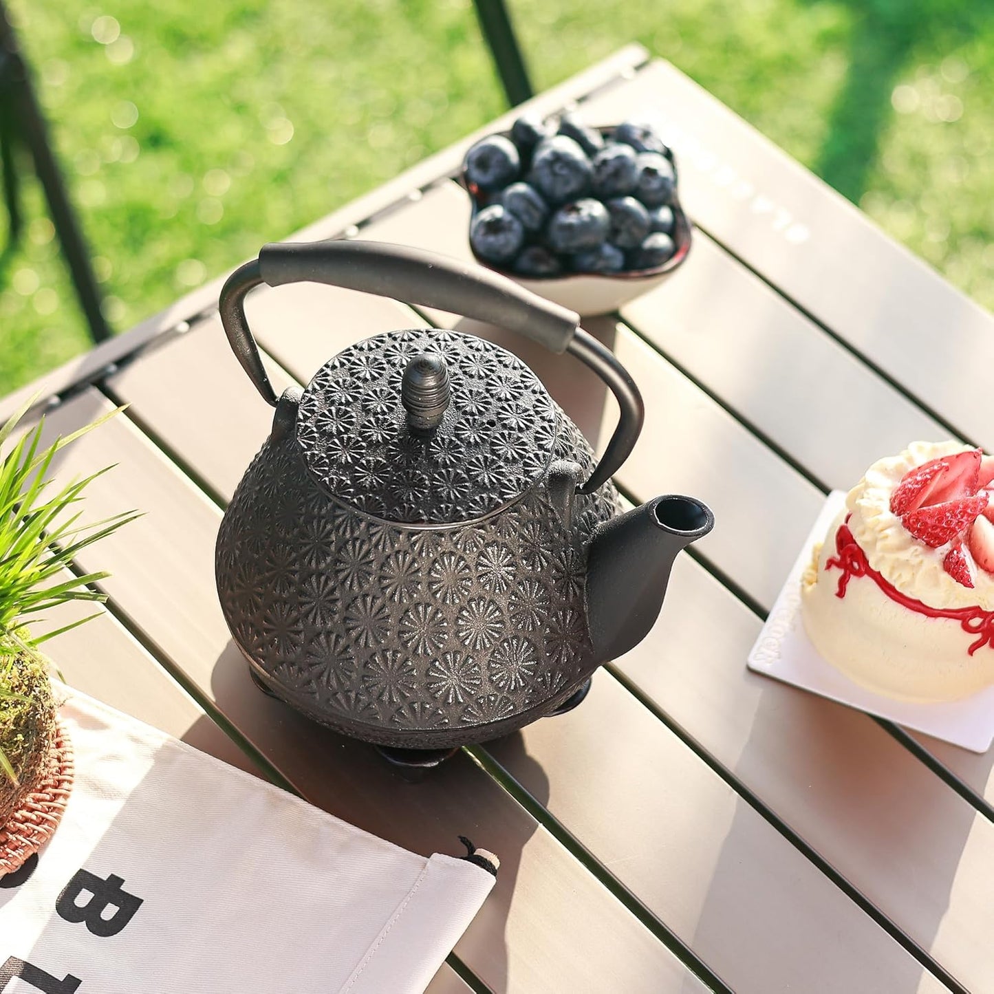 Cast Iron Teapot, 32oz Tea Kettle with Infuser for Stove Top, Sakura Blossom Pattern Japanese Tea Pot for Tea & Coffee Coated with Enameled Interior, Silicone Handle 950ml black